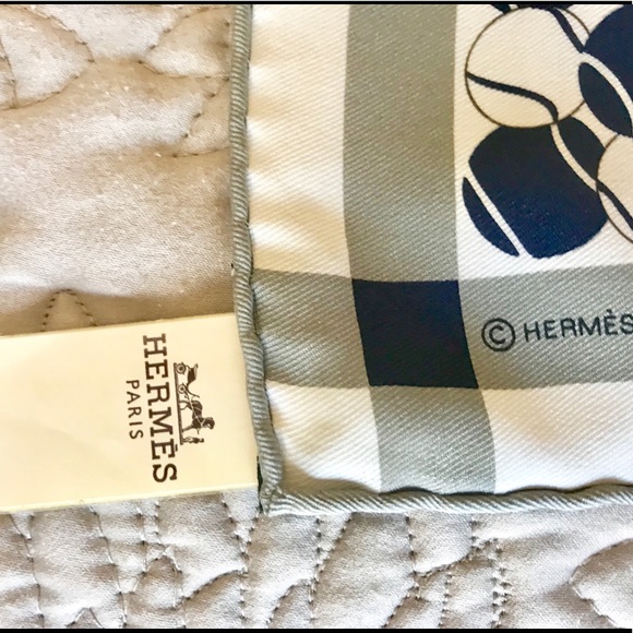 Hermes Silk Scarf 26” x 26” 100% Silk - Picture 4 of 6
